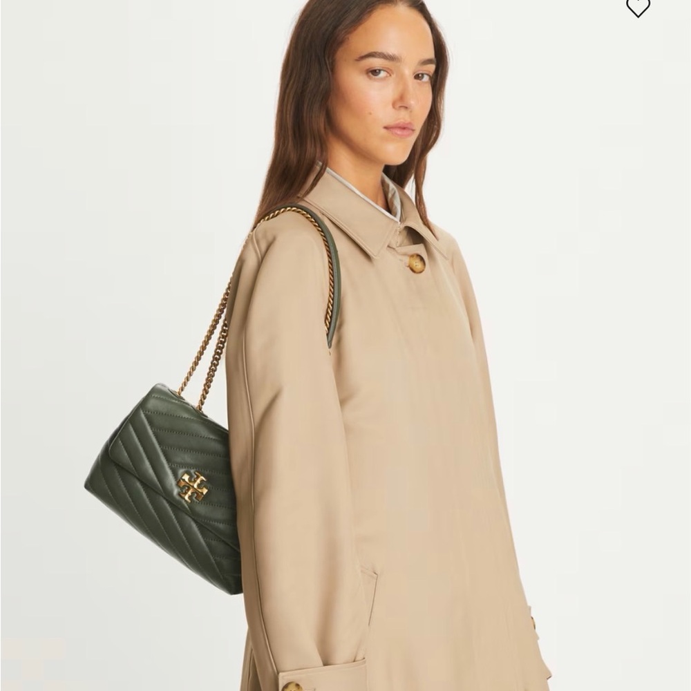 Tory Burch Quilted Kira Chevron Shoulder Bag in Olive Green with Gold Hardware - Picture 5 of 14